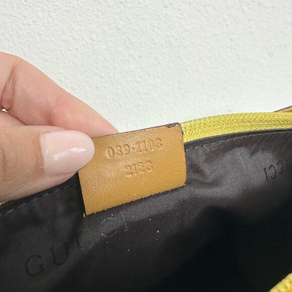 GUCCI Vintage Yellow Suede Shoulder Small Boat Bag Made in Italy Rare 90s Style - Picture 9 of 10
